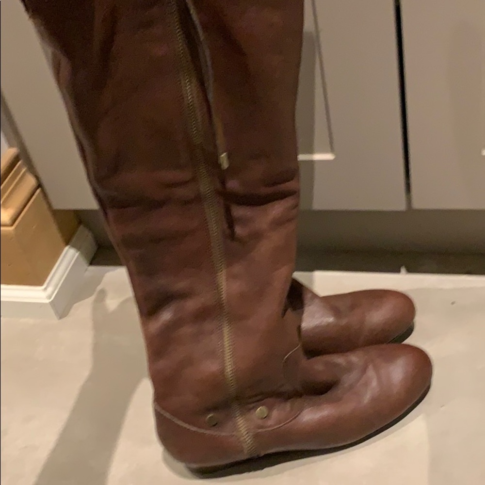 Boots - Picture 3 of 4